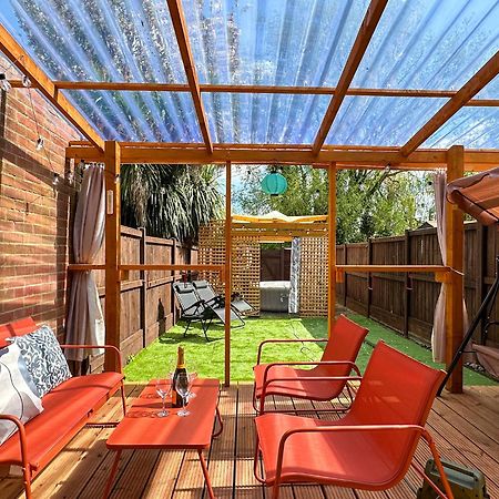 Luxury Central 2-Bed Townhouse - Parking, Hot Tub & Fire Pit Canterbury Exterior photo