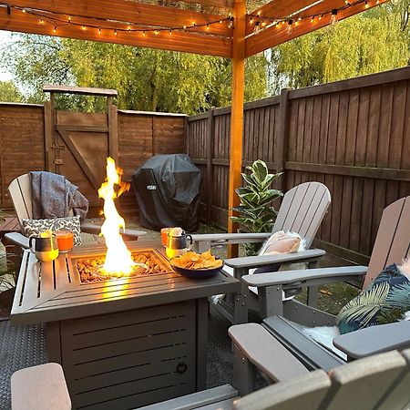 Luxury Central 2-Bed Townhouse - Parking, Hot Tub & Fire Pit Canterbury Exterior photo