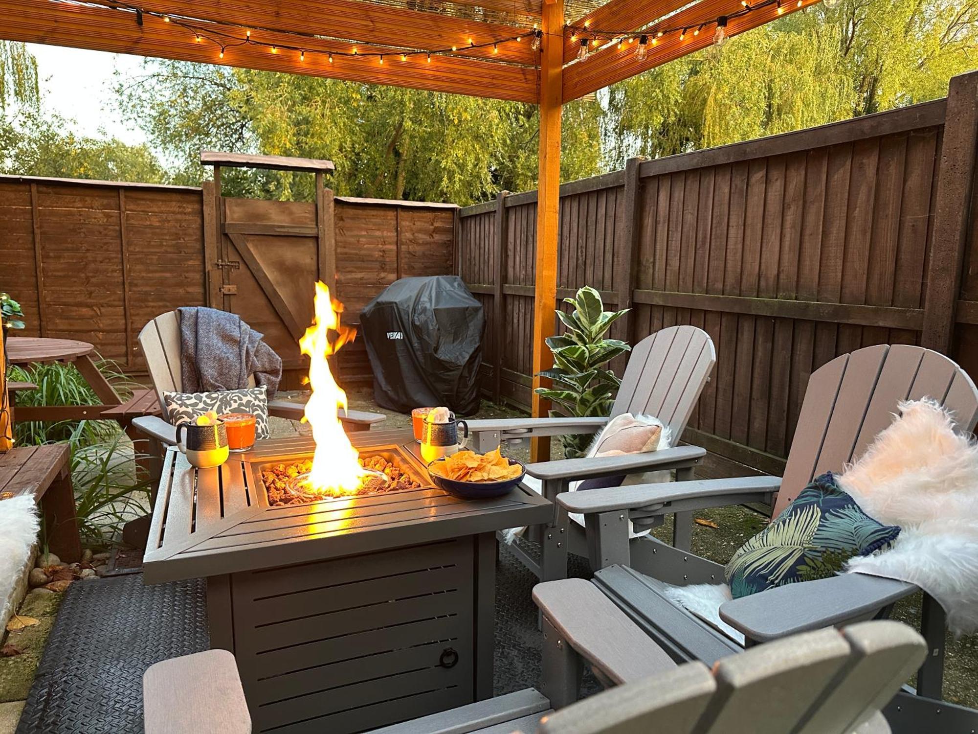 Luxury Central 2-Bed Townhouse - Parking, Hot Tub & Fire Pit Canterbury Exterior photo